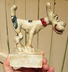 Spoofhound-Statue